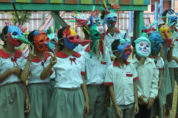All-the-children-wearing-their-new-masks