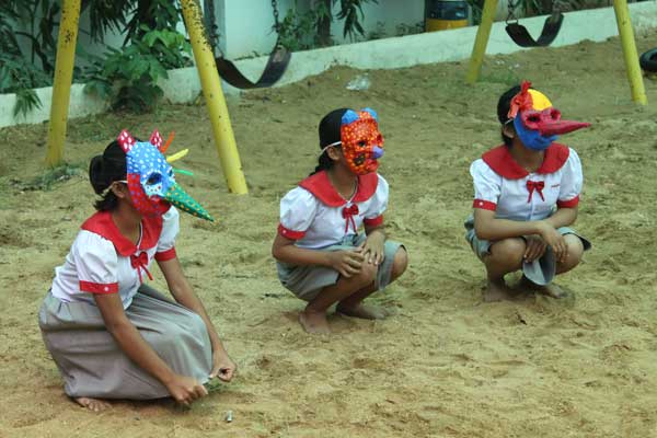 The-children-played-some-traditional-Cambodian-games-to-get-in-character-for-the-photography-shoot