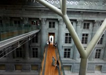 The lower linkbridge connecting the former Supreme Court and City Hall building