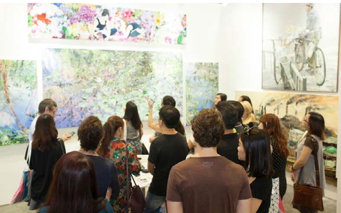 Complimentary art tours and talks
