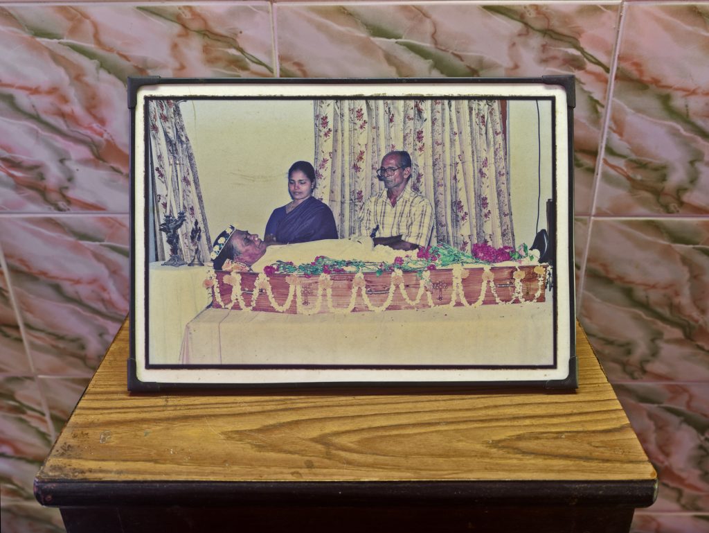 Anup Mathew Thomas, Staging at Nedumbarakkadu, 2012, digital print, text, (a) 38 x 51 cm, (b) 21 x 14.8 cm. © Courtesy the artist and GALLERYSKE, Bangalore