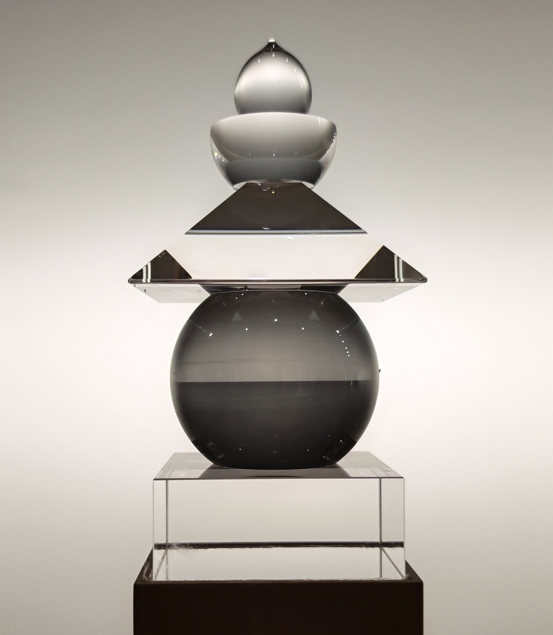 Figure 3: Portraits (1999), as part of ‘Hiroshi Sugimoto: Form Is Emptiness’. Image by artitute.com