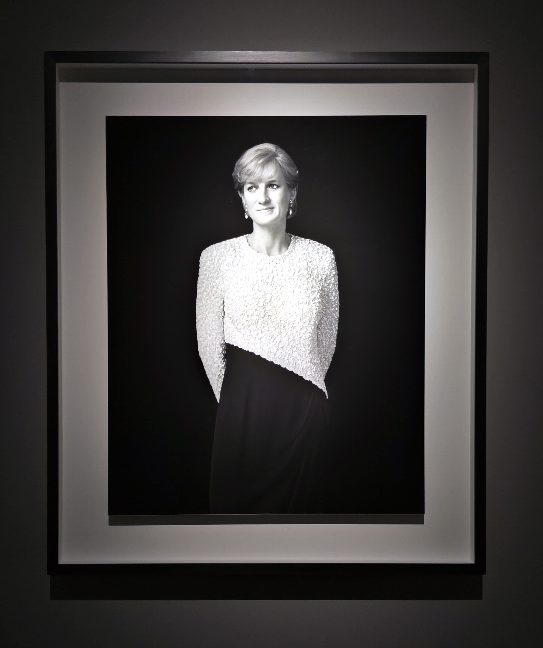 Figure 4: Portraits (1999), as part of ‘Hiroshi Sugimoto: Form Is Emptiness’. Image by artitute.com