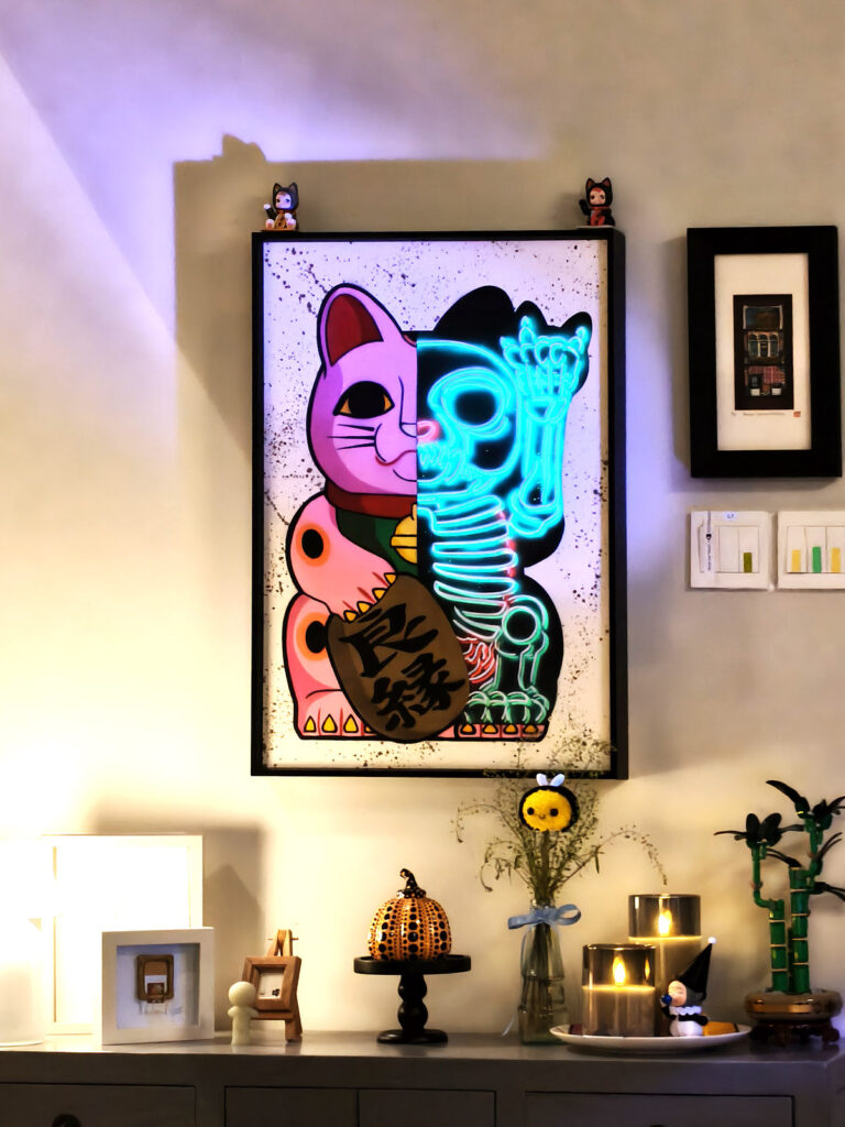 Maneki-Neko 50:50, Rockers Edition (Pink: For Love)
B.S.M., Billy Hung Artaflo Collective, Hong Kong | Purchased 2024
Spray paint on canvas with a UV-reactive element.